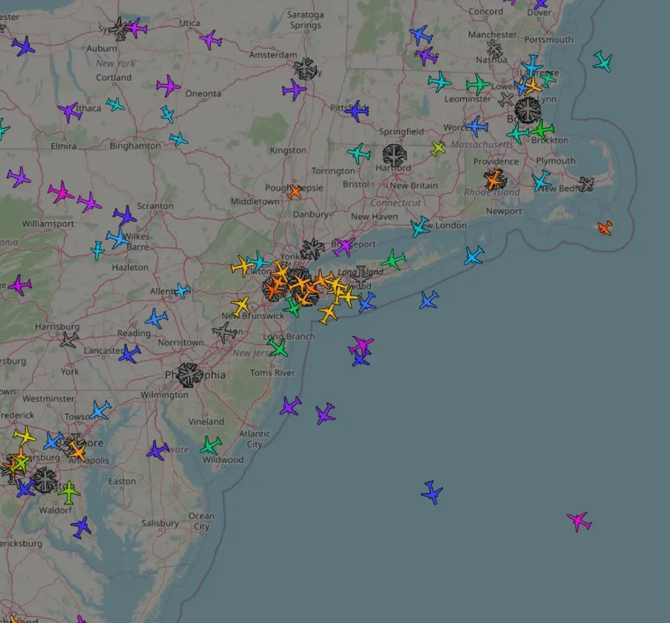Screenshot from the ADS-B Exchange showing airborne planes on the US east coast.